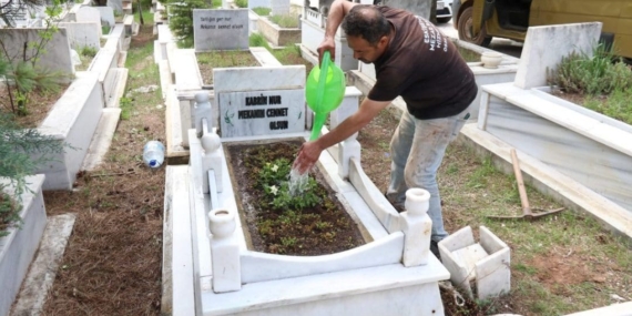 Eskişehir’de Mezar Bakımına Dair İlginç Bir Hikaye: Avrupa’dan Müşterileri Olan Namık Kemal Şahinli