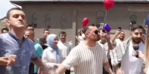 PKK kendisini feshetti: Diyarbakır’da halaylar çekildi