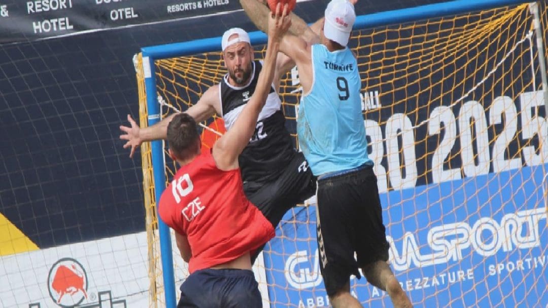 ehf-avrupa-plaj-hentbolu-sampiyonasi-alanyada-devam-ediyor-Ifb78WF5.jpg