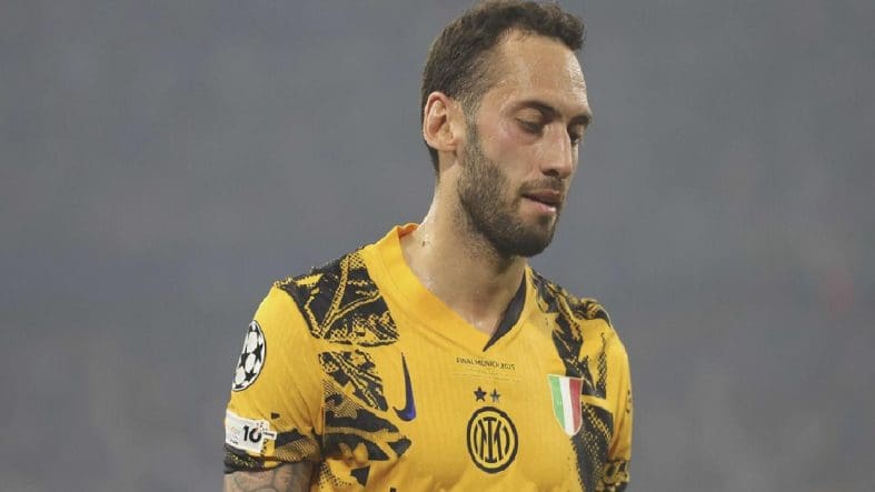 galatasarayin-transfer-cabalari-ve-hakan-calhanoglu-gelismeleri-aSpKA9D4.jpg