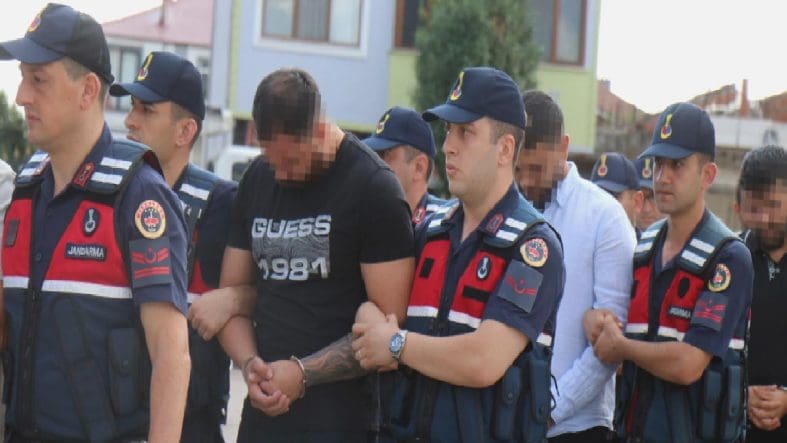 sakarya-kocaalide-ozel-amacli-arac-uretim-merkezine-operasyon-duzenlendi-9cI9EWXs.jpg