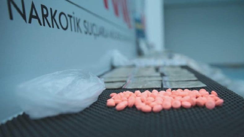 ticaret-bakanligindan-uyusturucu-operasyonlarinda-buyuk-basari-jtqRJfEA.jpg