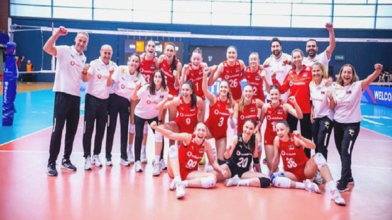 u19-kadin-voleybol-milli-takimi-yari-finalde-IVAYJ7N3.jpg